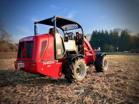 clearly arranged, state of the art workplace